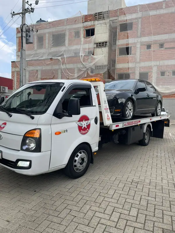 Guincho A Service transportando um sedan preto